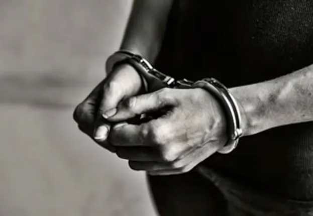 मध्य प्रदेश में 10 लाख की रिश्वत के साथ पकड़ा गया इंजीनियर मध्य प्रदेश में 10 लाख की रिश्वत के साथ पकड़ा गया इंजीनियर